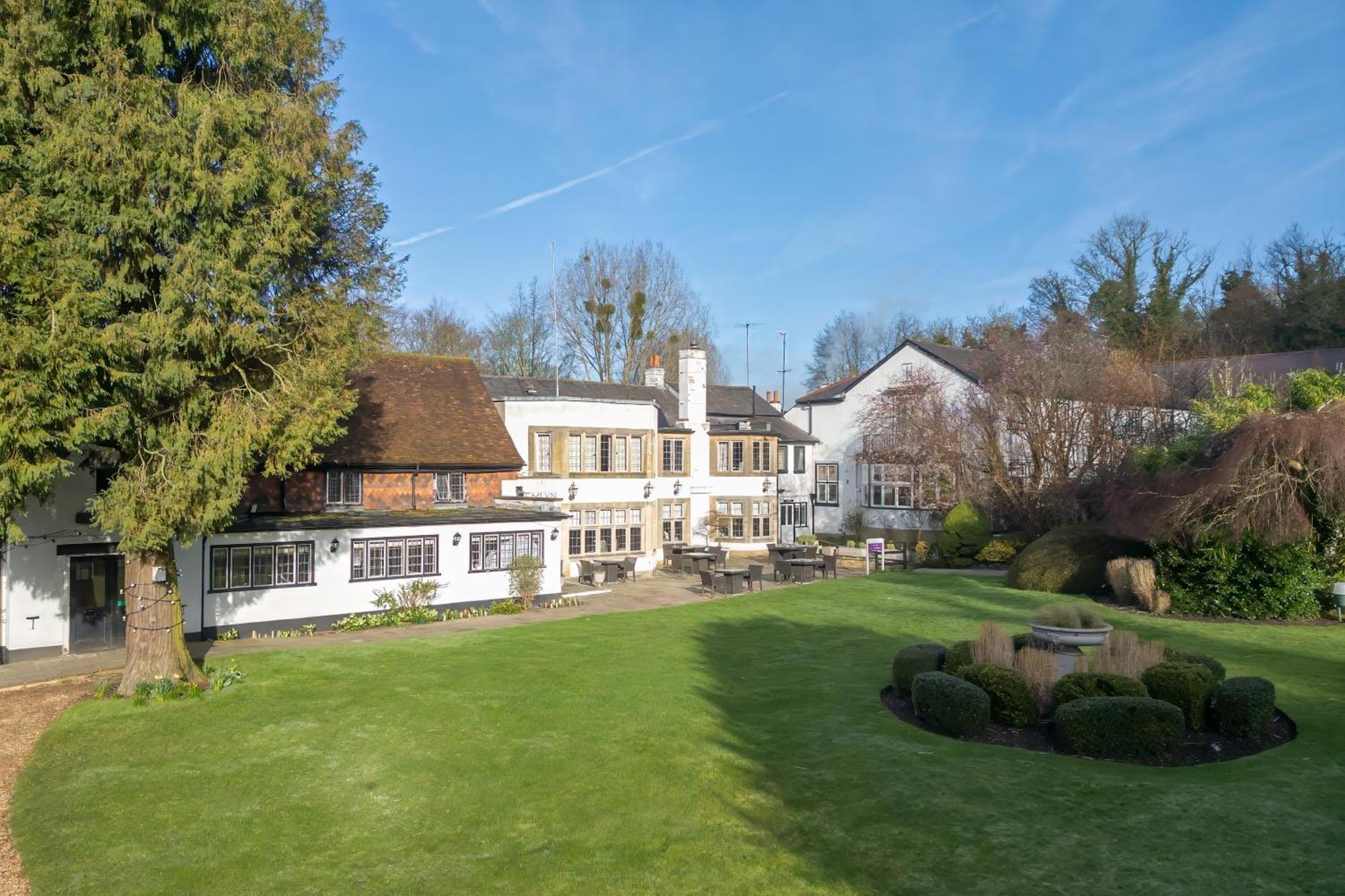 Sunday Box Hill Burford Bridge Hotel Dorking Ngoại thất bức ảnh