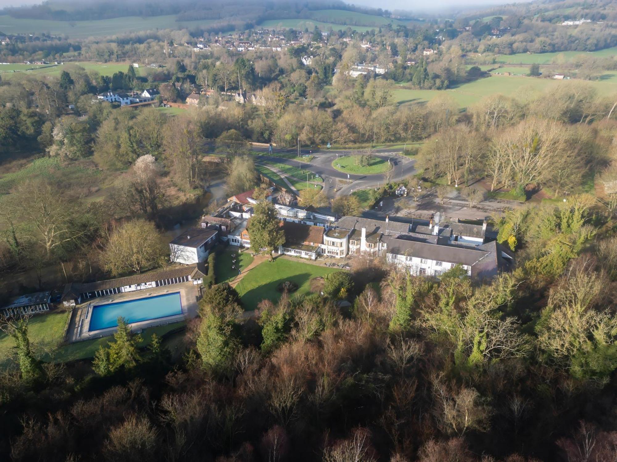 Sunday Box Hill Burford Bridge Hotel Dorking Ngoại thất bức ảnh