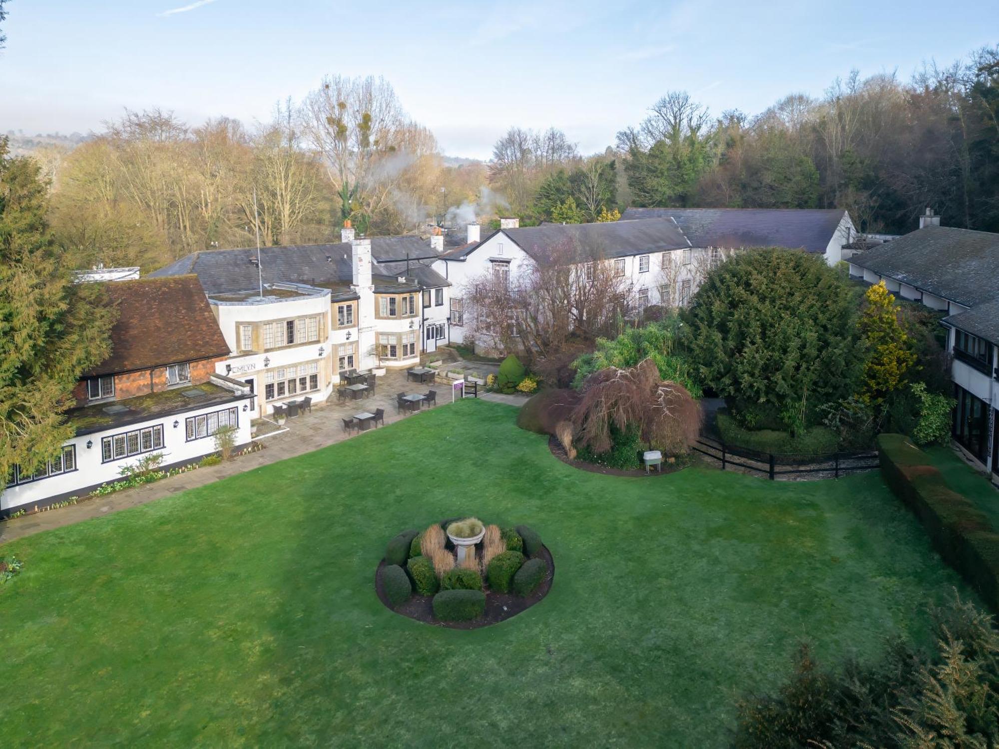 Sunday Box Hill Burford Bridge Hotel Dorking Ngoại thất bức ảnh