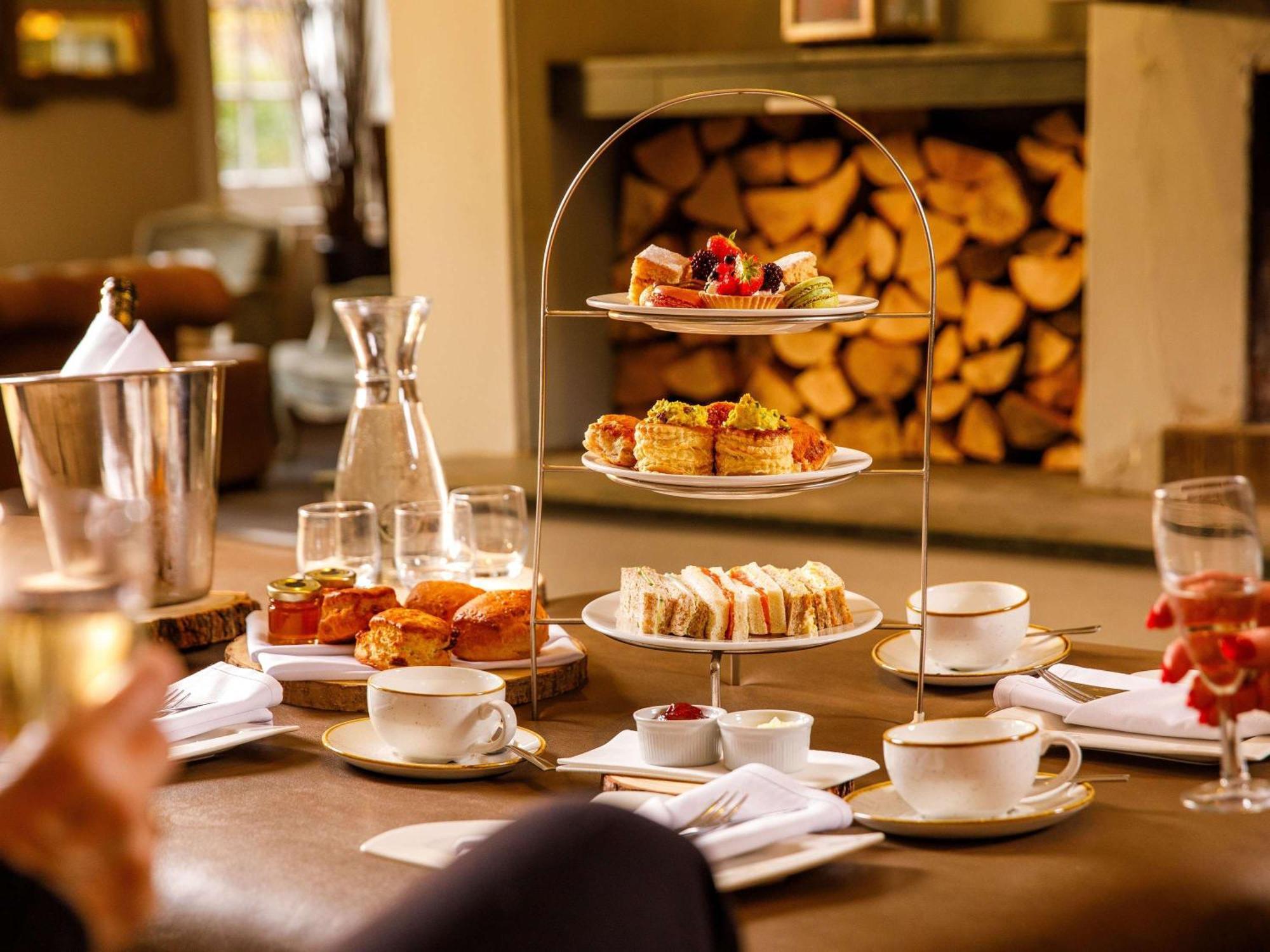 Sunday Box Hill Burford Bridge Hotel Dorking Ngoại thất bức ảnh
