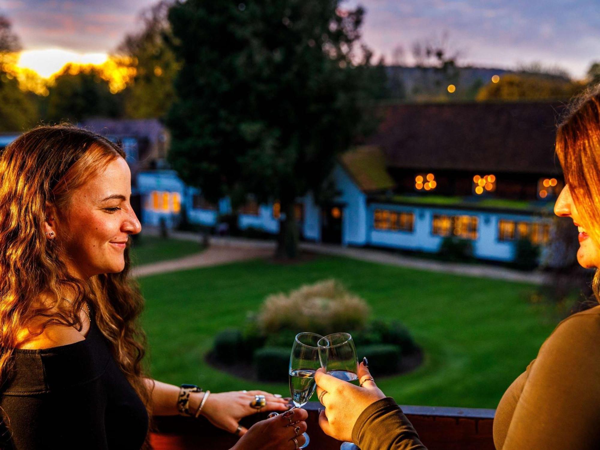 Sunday Box Hill Burford Bridge Hotel Dorking Ngoại thất bức ảnh