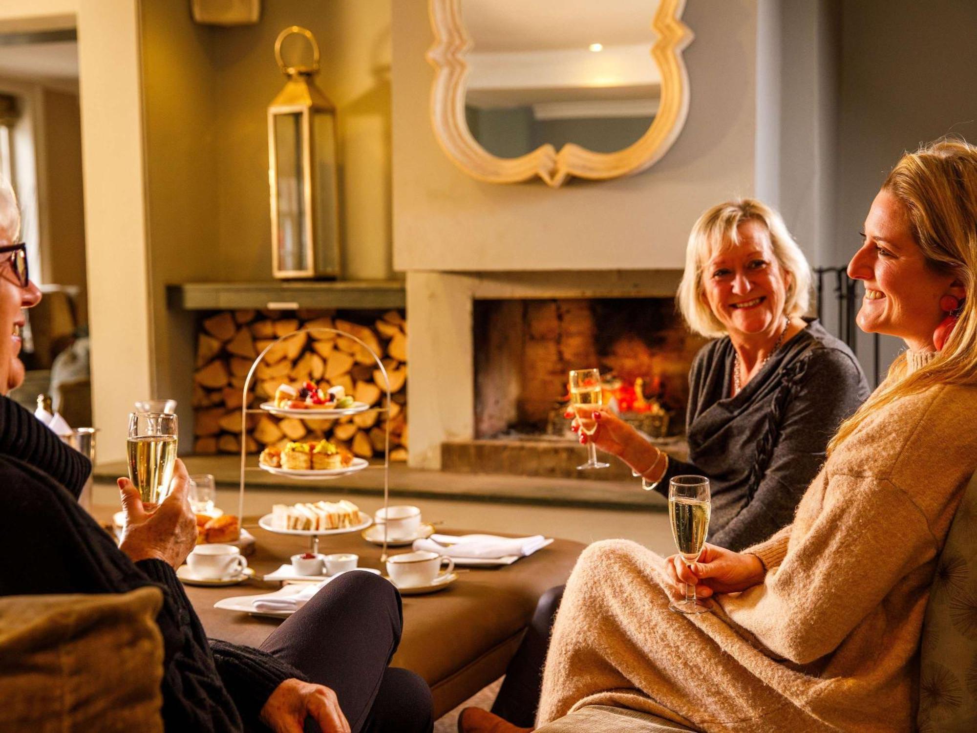 Sunday Box Hill Burford Bridge Hotel Dorking Ngoại thất bức ảnh