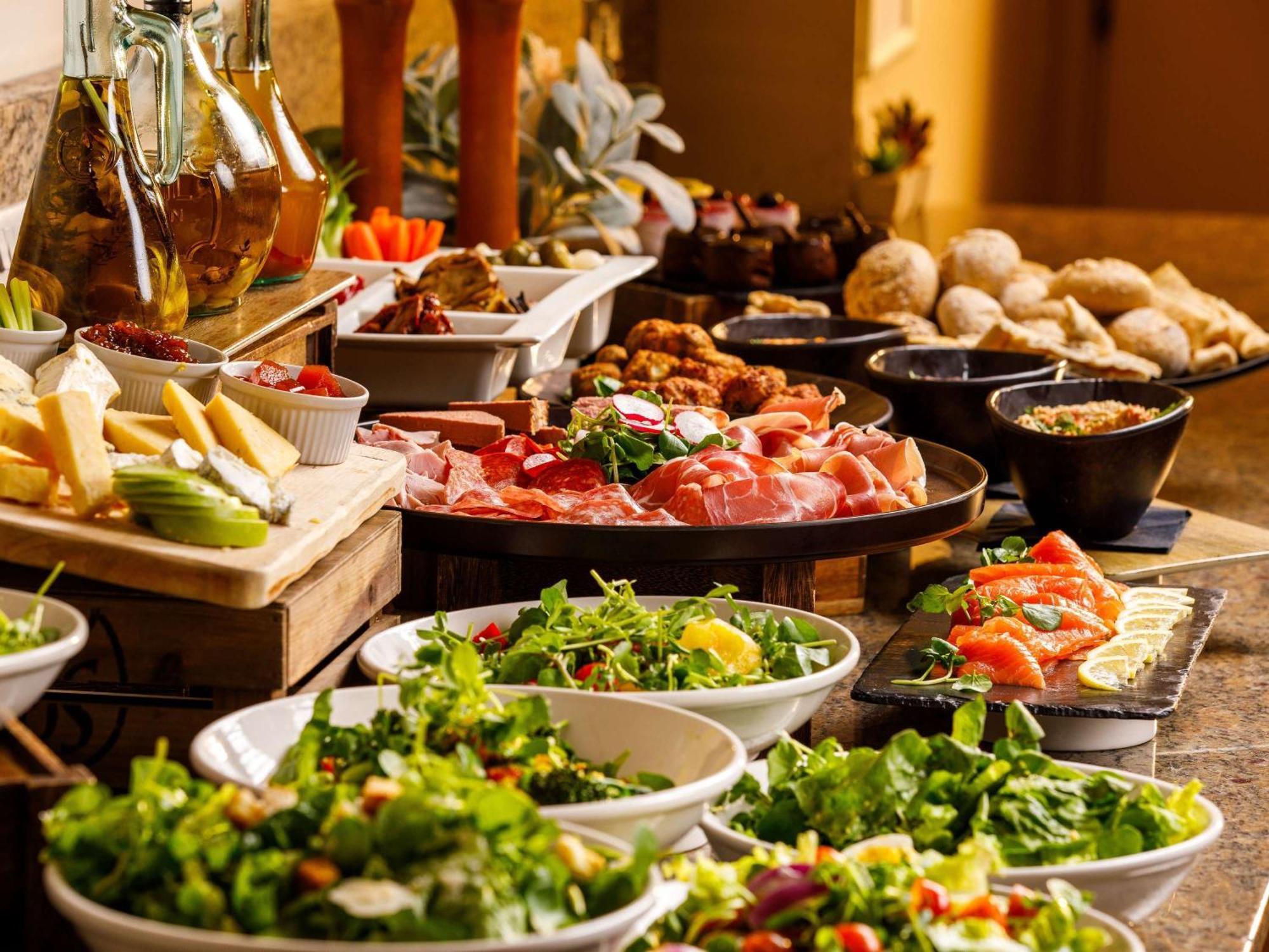 Sunday Box Hill Burford Bridge Hotel Dorking Ngoại thất bức ảnh