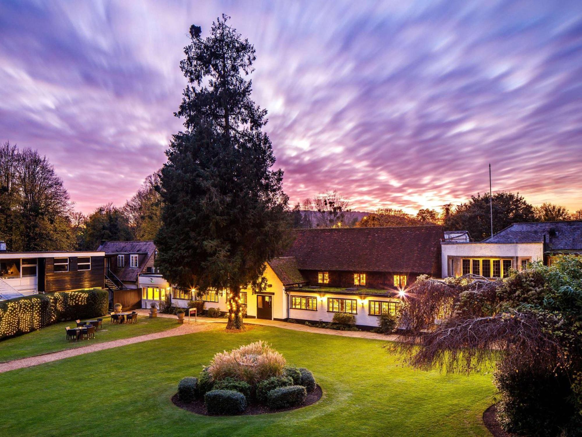 Sunday Box Hill Burford Bridge Hotel Dorking Ngoại thất bức ảnh