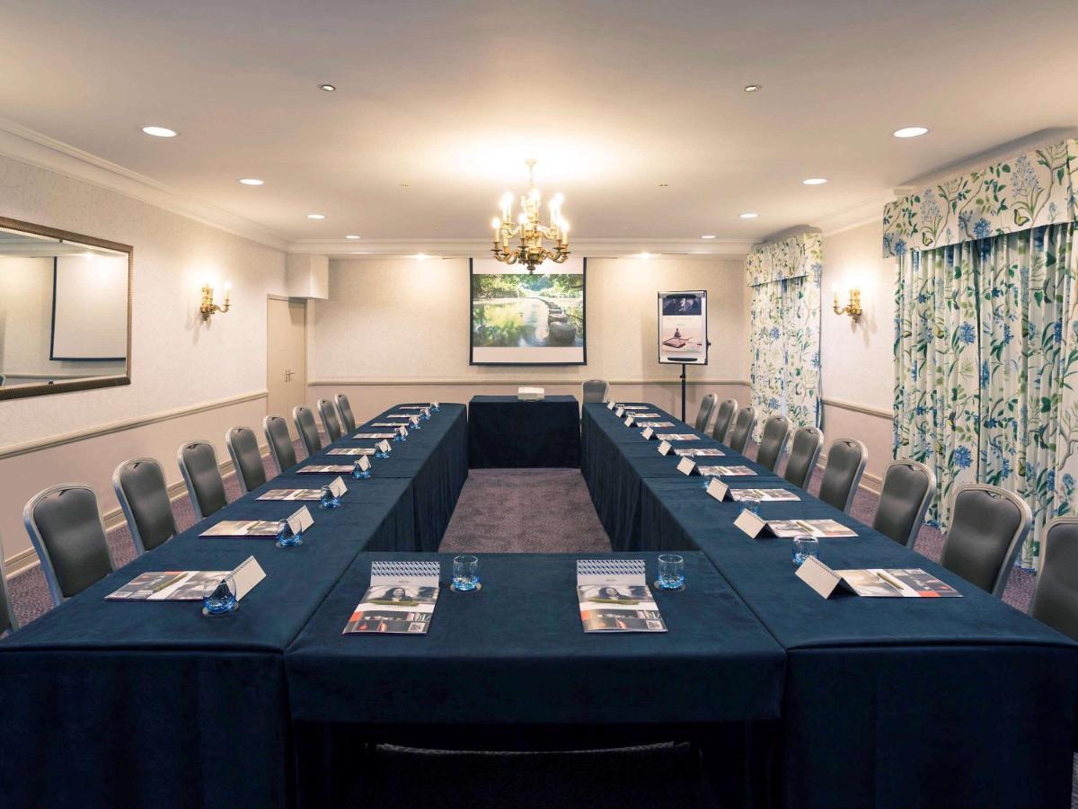 Sunday Box Hill Burford Bridge Hotel Dorking Ngoại thất bức ảnh
